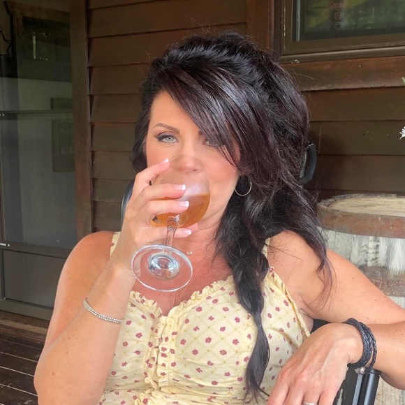 Meet your Posher, Julie - Picture 9 of 15